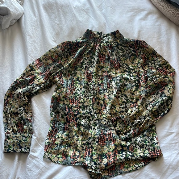 H&M long sleeve black and floral blouse with a mock neck and gold details - Picture 2 of 6